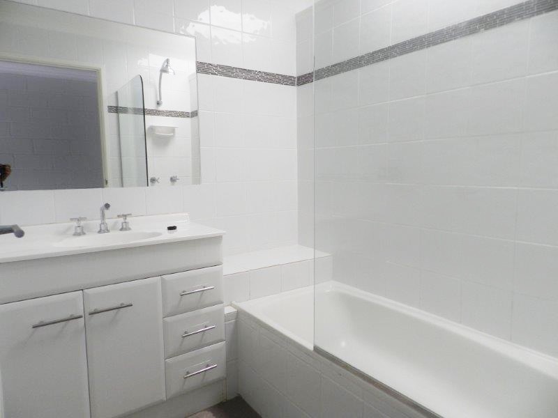 4/259 Auckland Street, South Gladstone QLD 4680