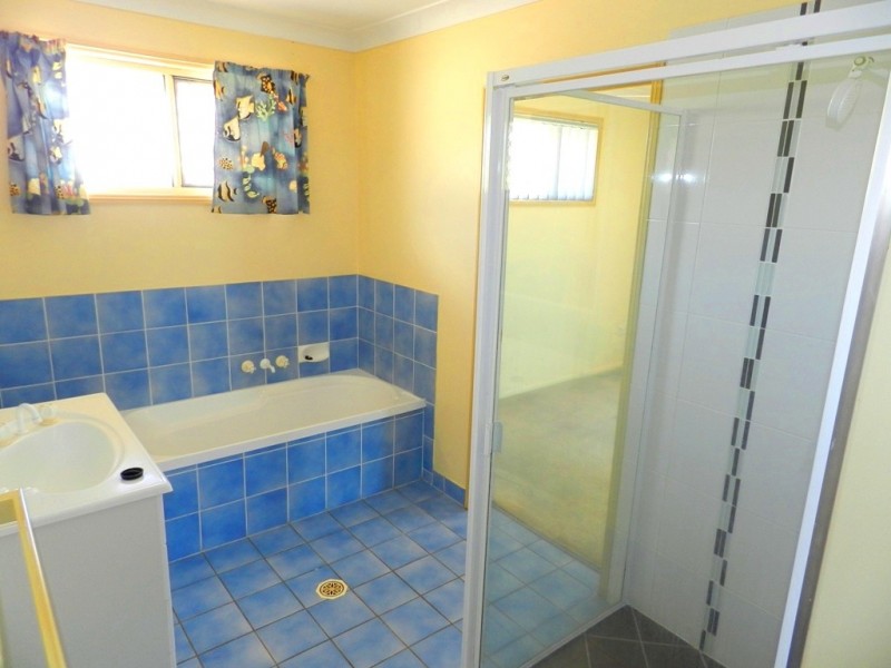 2 Orlando Place, New Auckland QLD 4680