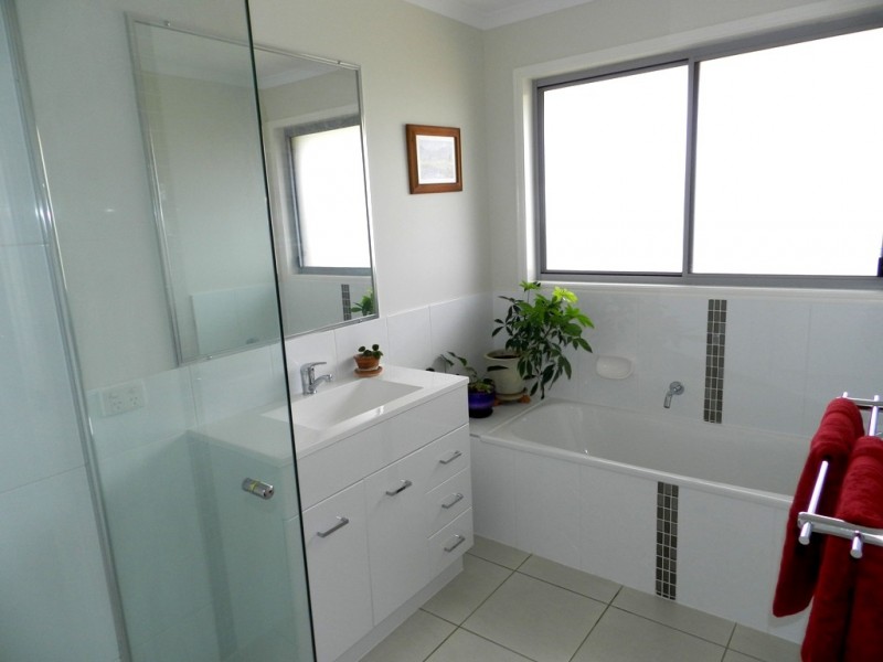 12 Cradle Drive, New Auckland QLD 4680