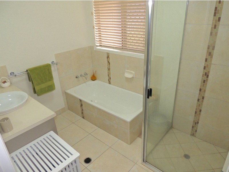 36 Reinaerhoff Cres, Glen Eden QLD 4680