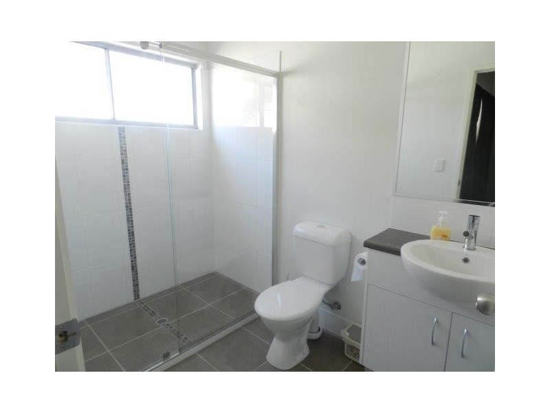 2/4 Rossella Street, West Gladstone QLD 4680