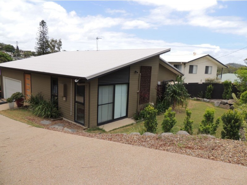 28a and 28b Flounder Crescent, Toolooa QLD 4680