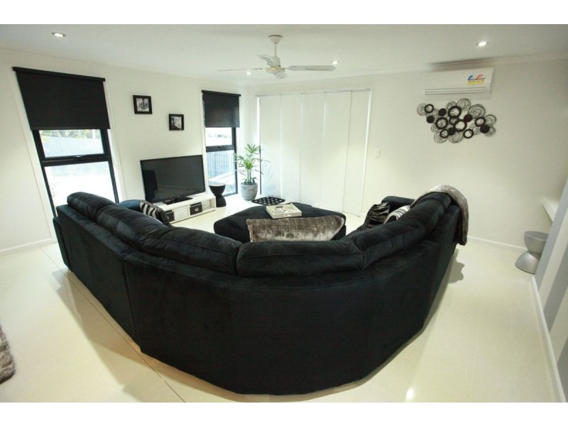 28a and 28b Flounder Crescent, Toolooa QLD 4680