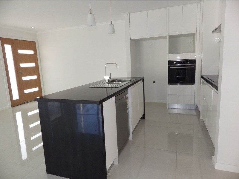 28a and 28b Flounder Crescent, Toolooa QLD 4680