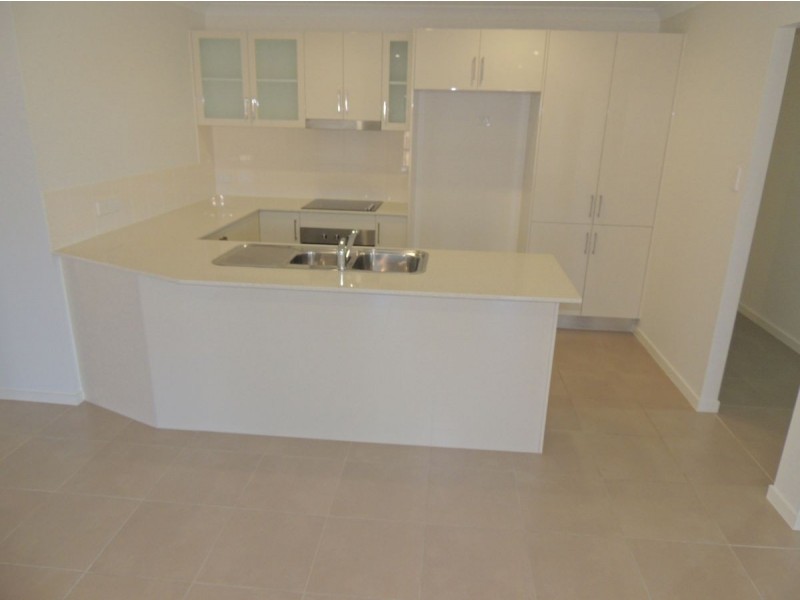 18 Florey Place, Kirkwood QLD 4680