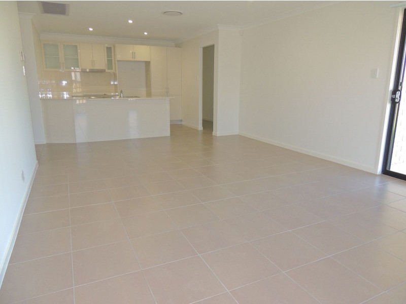 18 Florey Place, Kirkwood QLD 4680