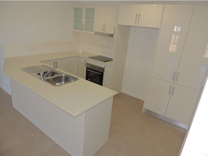 18 Florey Place, Kirkwood QLD 4680