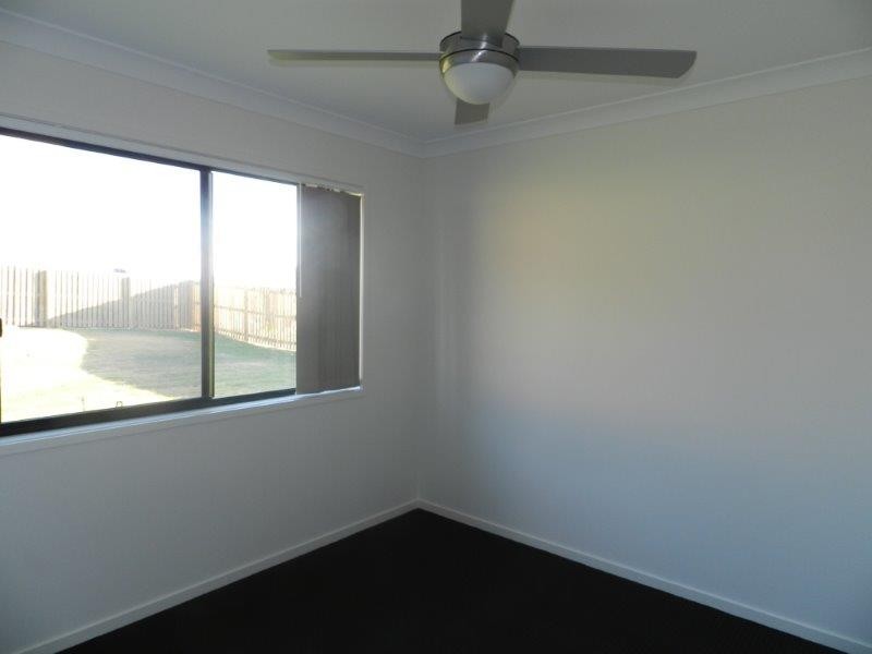 18 Florey Place, Kirkwood QLD 4680