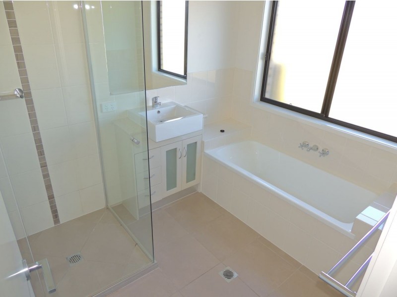 18 Florey Place, Kirkwood QLD 4680