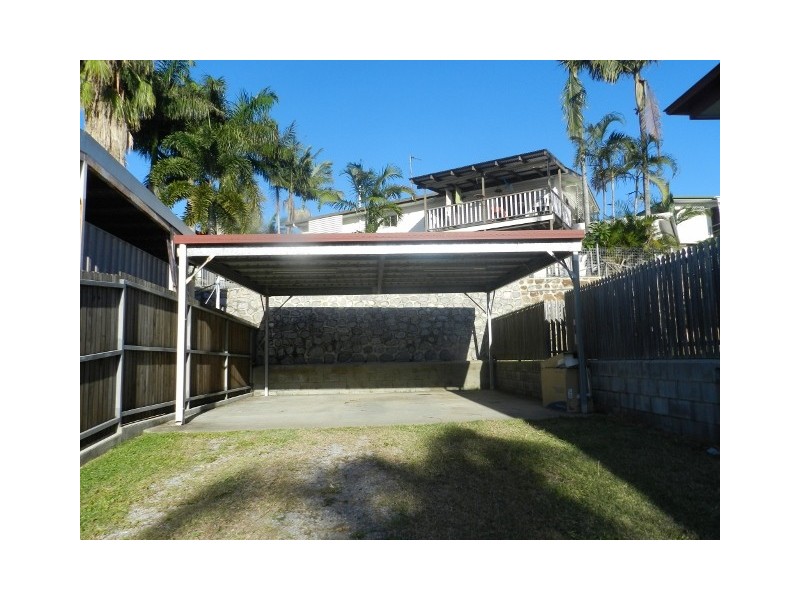 8 Wilkins Street, West Gladstone QLD 4680