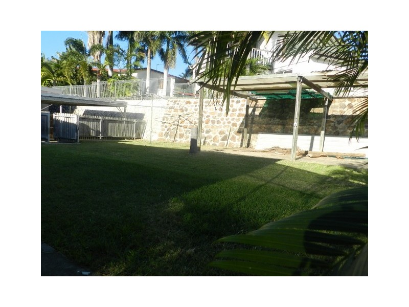 8 Wilkins Street, West Gladstone QLD 4680