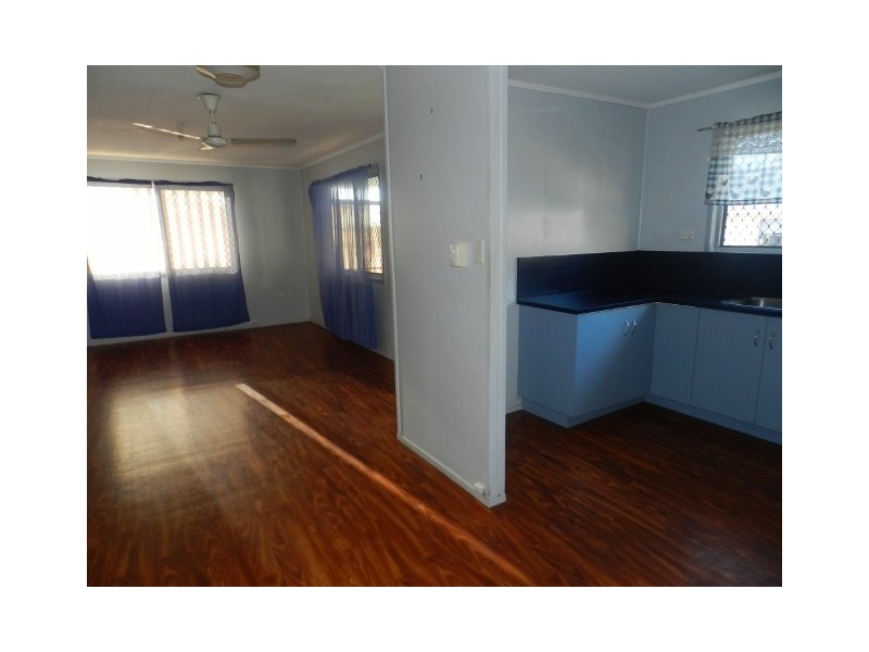 8 Wilkins Street, West Gladstone QLD 4680