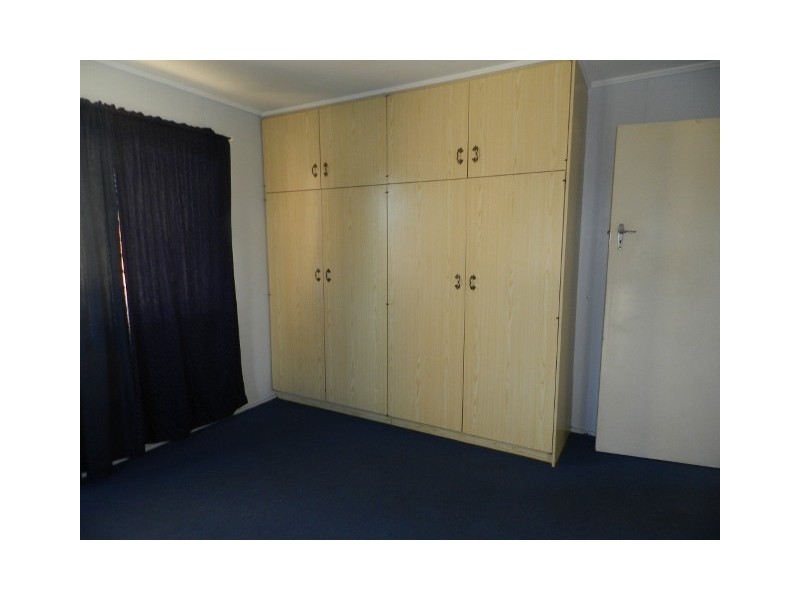 8 Wilkins Street, West Gladstone QLD 4680