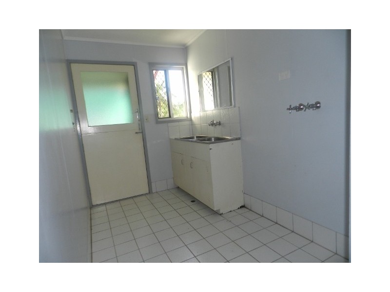8 Wilkins Street, West Gladstone QLD 4680