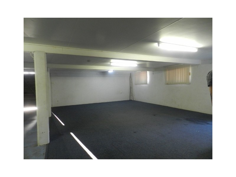 8 Wilkins Street, West Gladstone QLD 4680