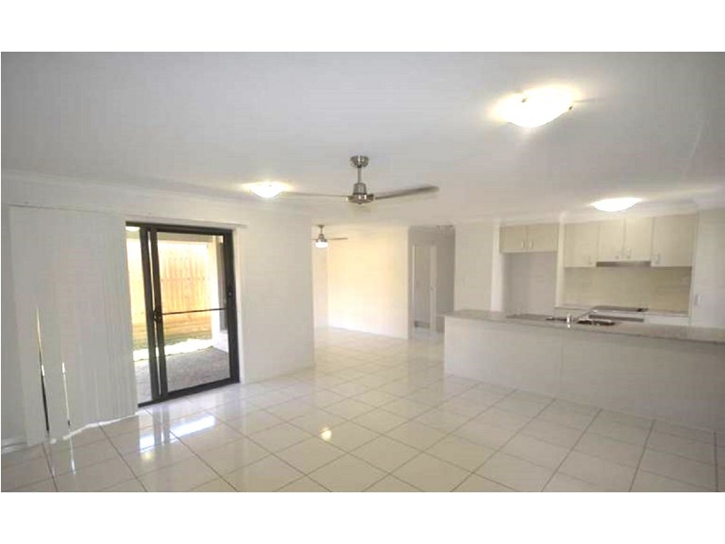 12 Seagull Boulevard, New Auckland QLD 4680