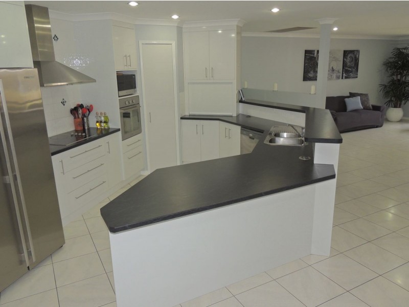 9 Reinaerhoff Cres, Glen Eden QLD 4680