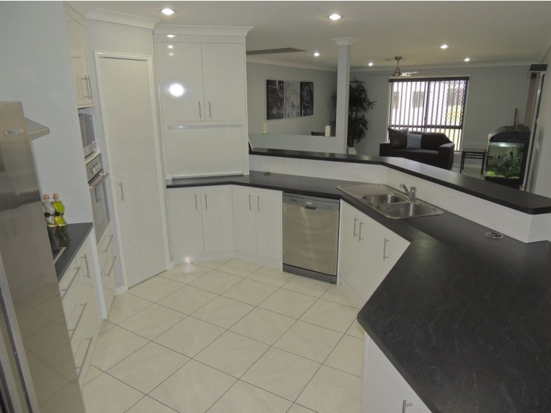 9 Reinaerhoff Cres, Glen Eden QLD 4680