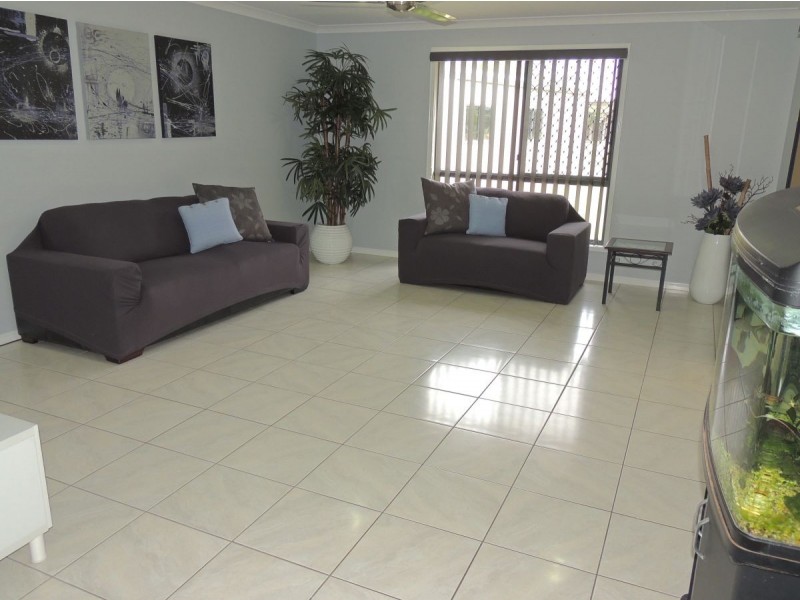 9 Reinaerhoff Cres, Glen Eden QLD 4680