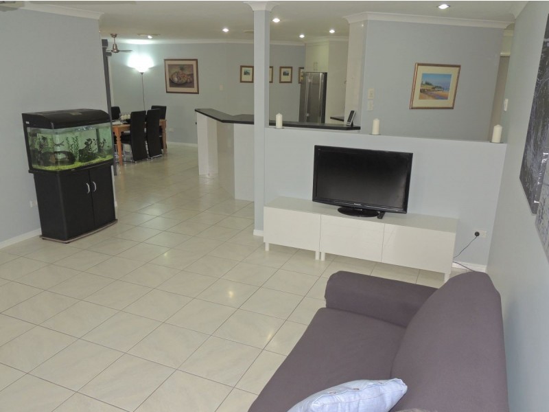 9 Reinaerhoff Cres, Glen Eden QLD 4680