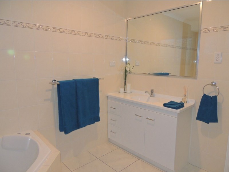 9 Reinaerhoff Cres, Glen Eden QLD 4680