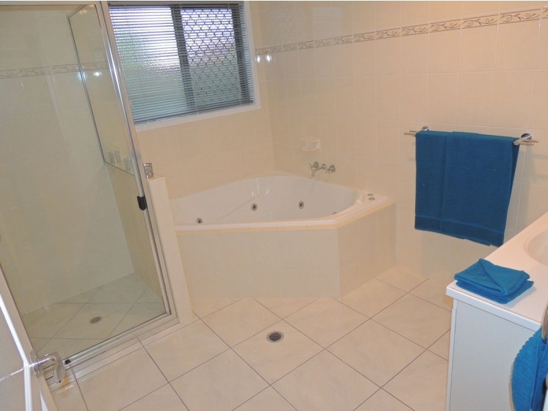 9 Reinaerhoff Cres, Glen Eden QLD 4680