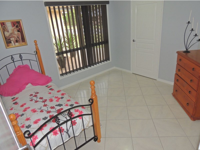 9 Reinaerhoff Cres, Glen Eden QLD 4680