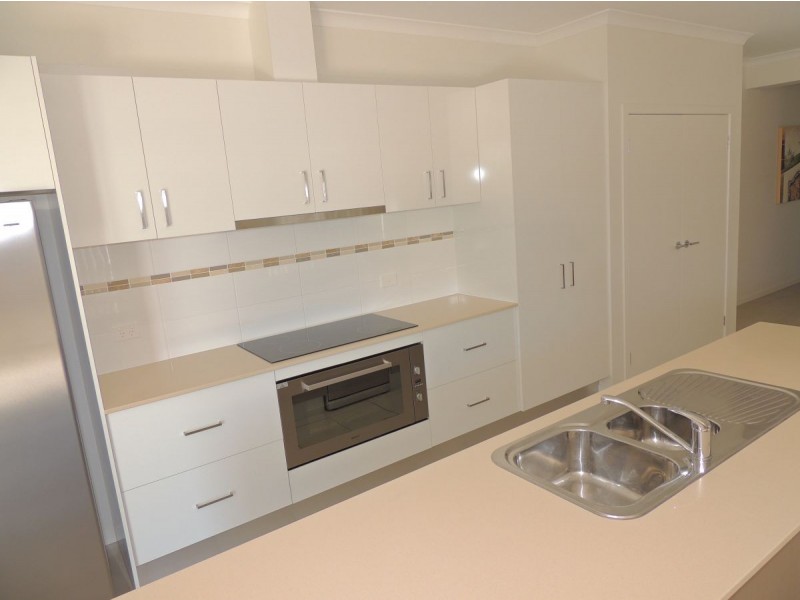 4 Thornbill St., Kirkwood QLD 4680
