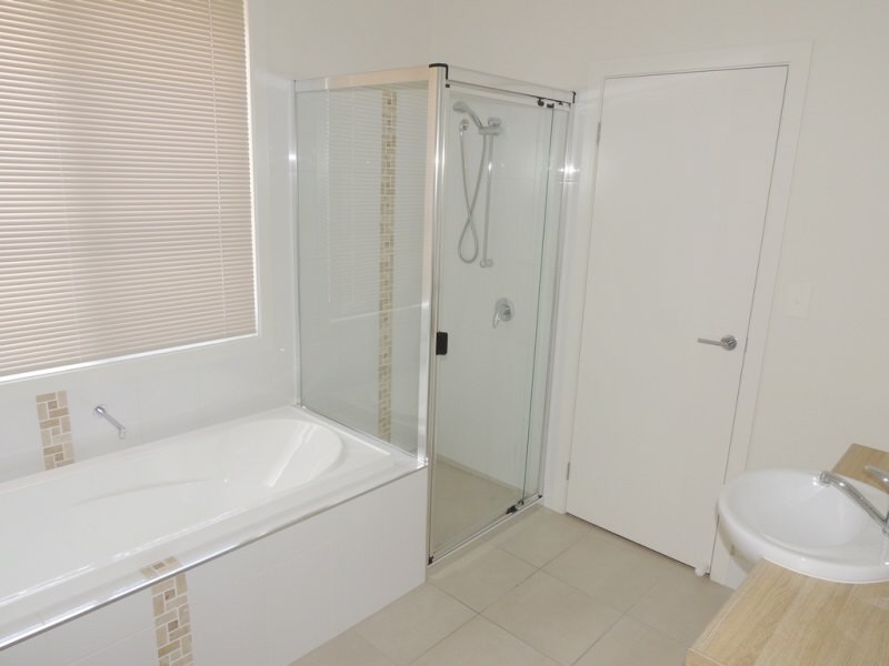 4 Thornbill St., Kirkwood QLD 4680