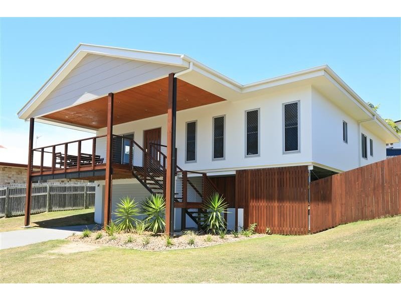 13 Lighthouse Drive, Boyne Island QLD 4680