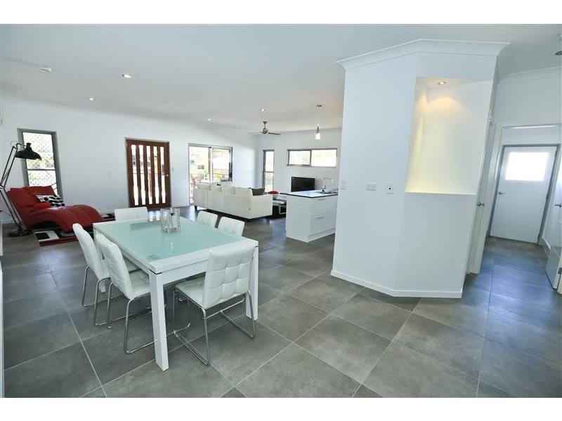 13 Lighthouse Drive, Boyne Island QLD 4680