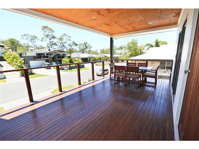 13 Lighthouse Drive, Boyne Island QLD 4680