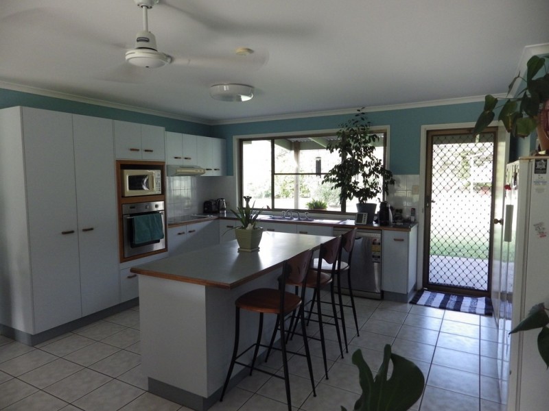 85 Scotts Road, Bororen QLD 4678