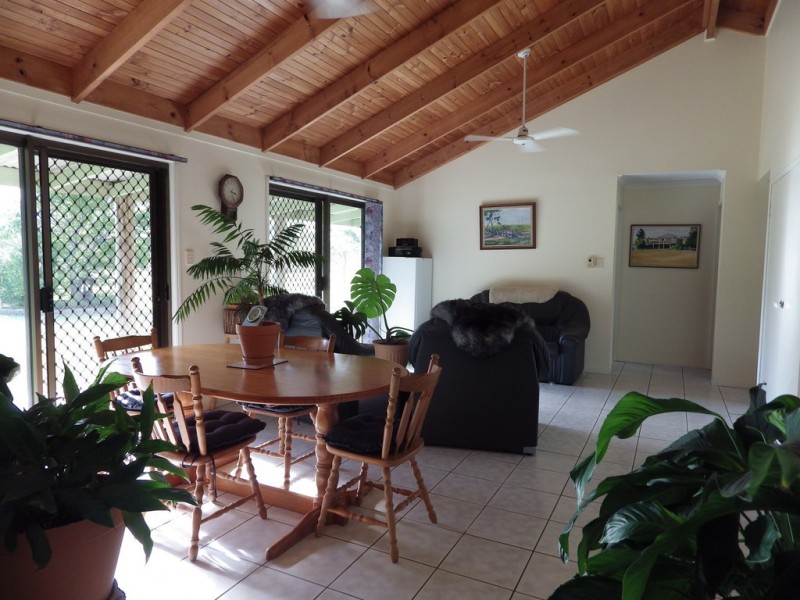 85 Scotts Road, Bororen QLD 4678