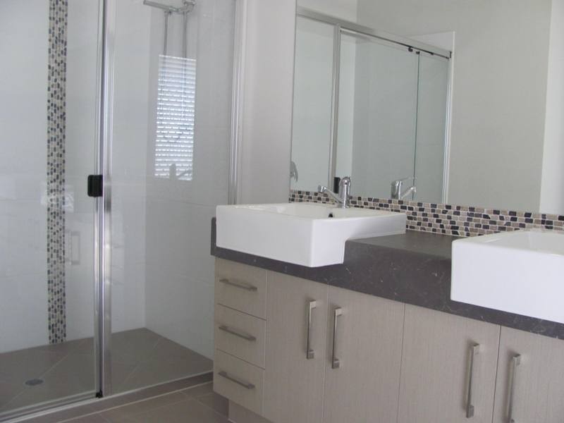 13 Kurwongbah Street, Boyne Island QLD 4680