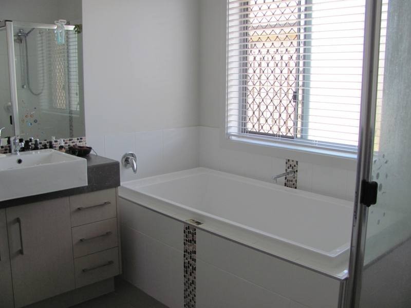 13 Kurwongbah Street, Boyne Island QLD 4680