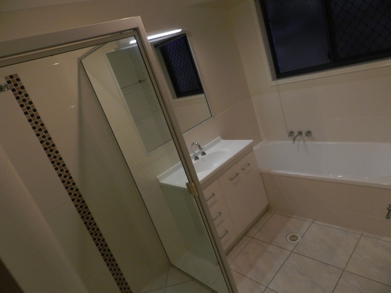 1 Moondarra Court, Clinton QLD 4680