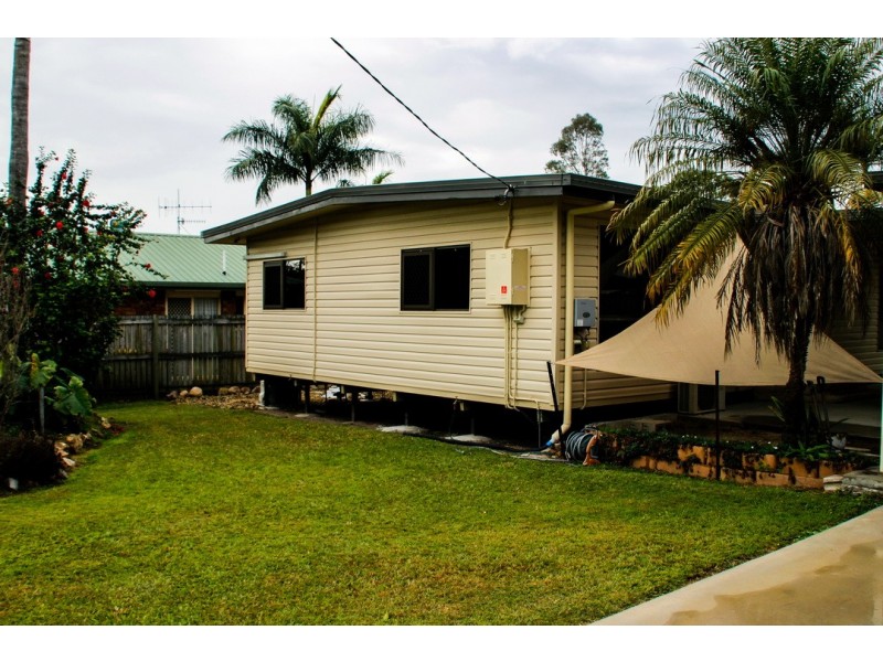 6 Kent Street, Bororen QLD 4678
