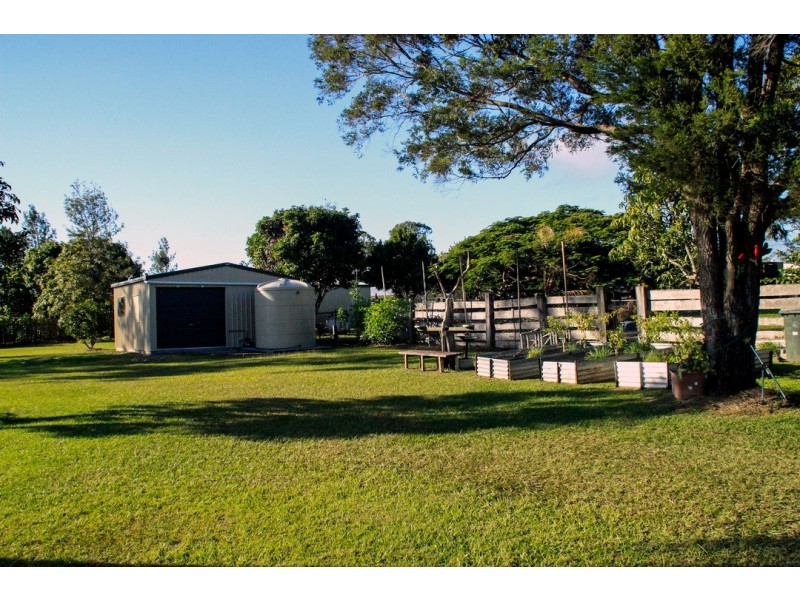 6 Kent Street, Bororen QLD 4678