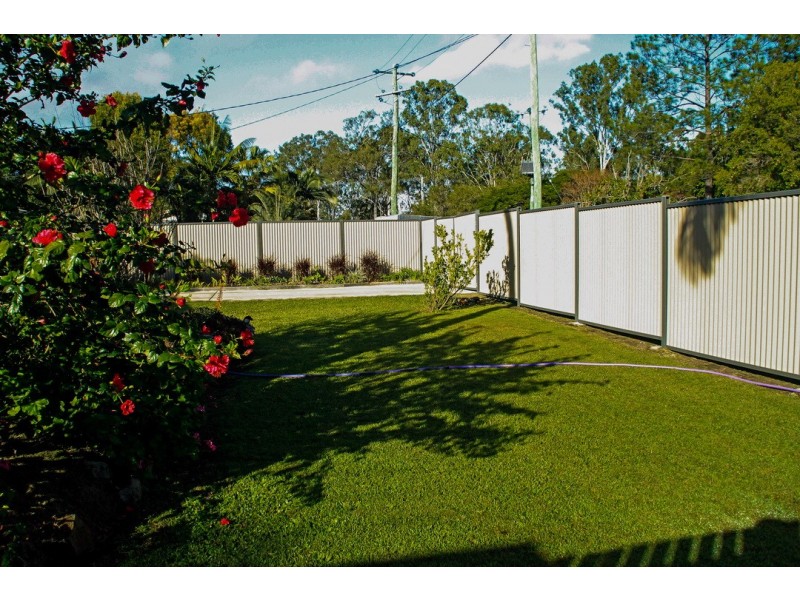 6 Kent Street, Bororen QLD 4678