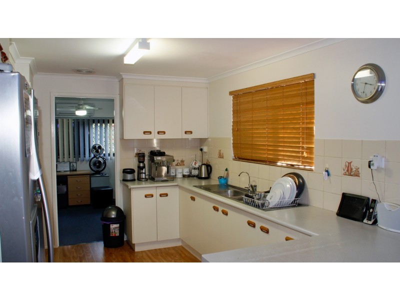 6 Kent Street, Bororen QLD 4678
