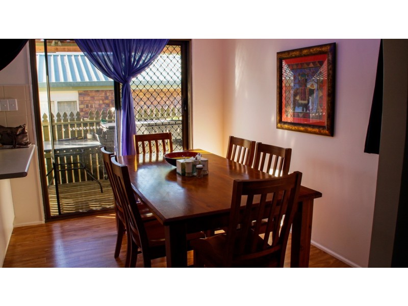 6 Kent Street, Bororen QLD 4678