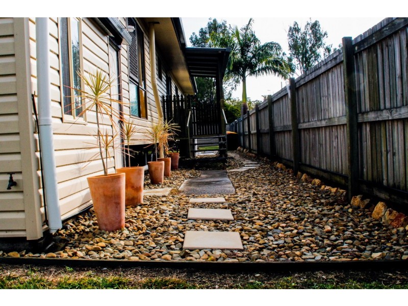 6 Kent Street, Bororen QLD 4678