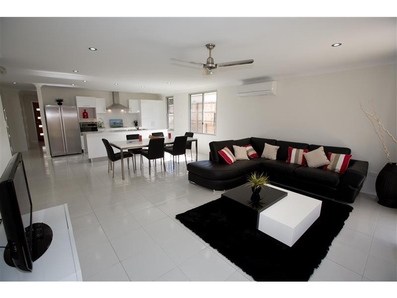 26 STELLA STREET, Boyne Island QLD 4680