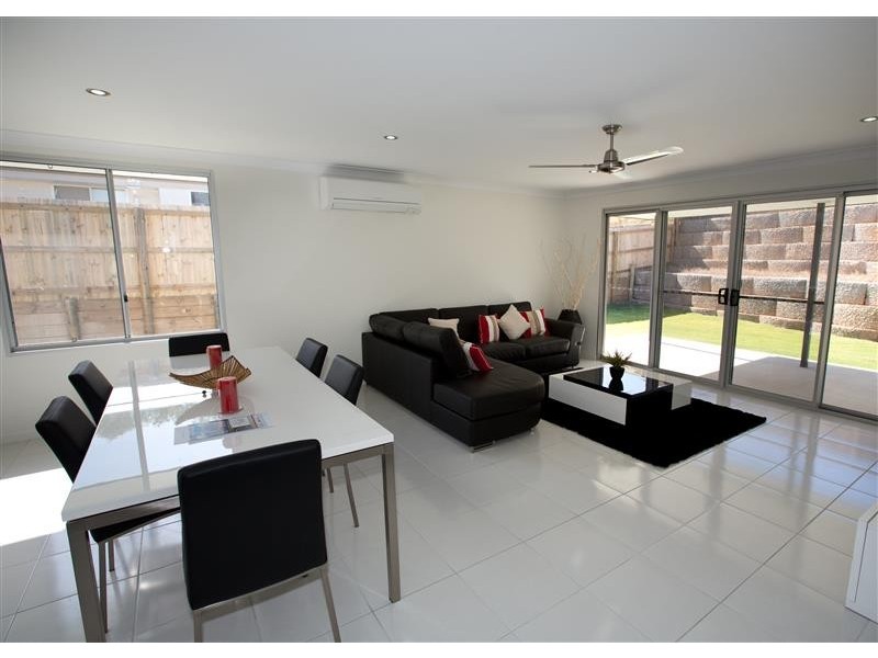 26 STELLA STREET, Boyne Island QLD 4680
