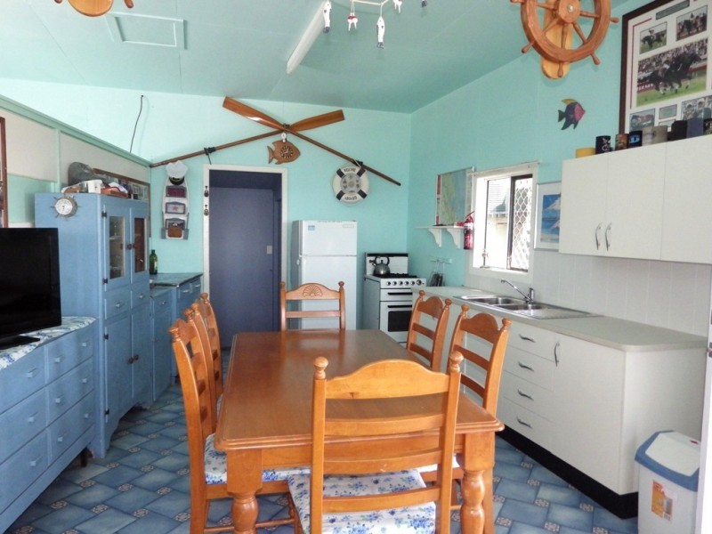 7 Seaview Esplanade, Curtis Island QLD 4680