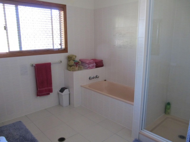 231 Awoonga Dam Road, Benaraby QLD 4680