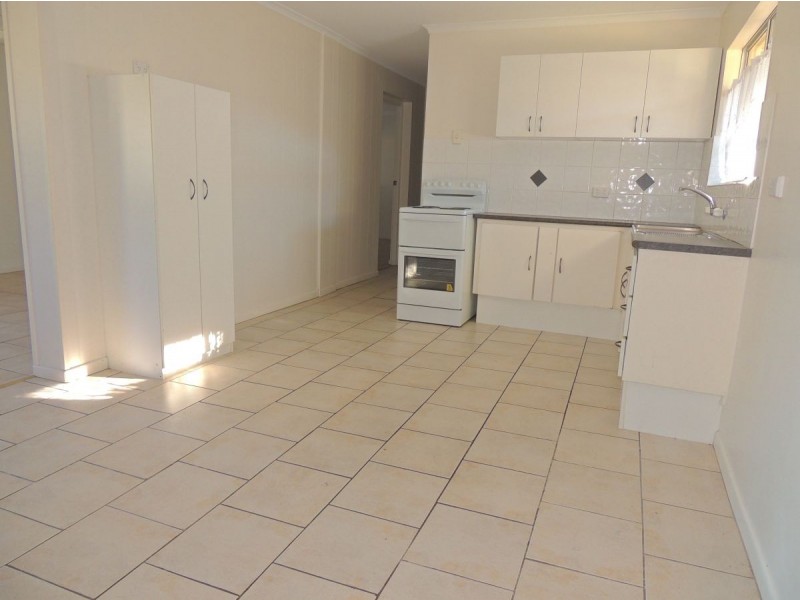 6 GOSHAWK STREET, New Auckland QLD 4680