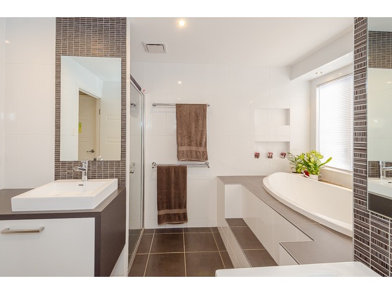 54 Hennie Drive, Benaraby QLD 4680