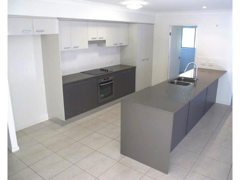 4 Carlsson Place, Kirkwood QLD 4680